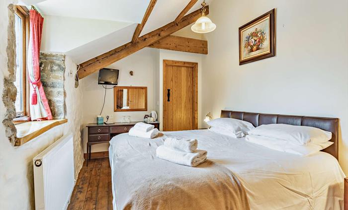 Room 4 (sleeps 2), superking + bathroom ensuite